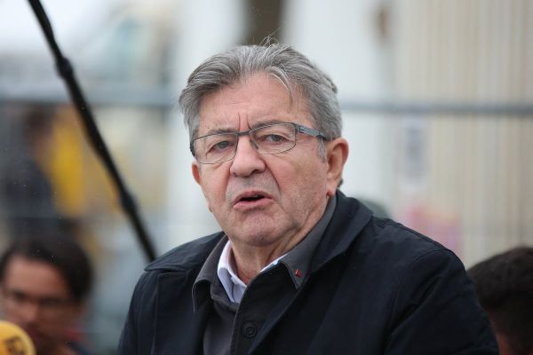 "Ni château ni cheval” : Jean-Luc Mélenchon millionnaire ? Il dégoupille en plein direct