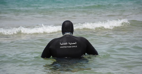 Tunisie : Mariem retrouvée à 30 km du rivage, le témoignage bouleversant d'un plongeur