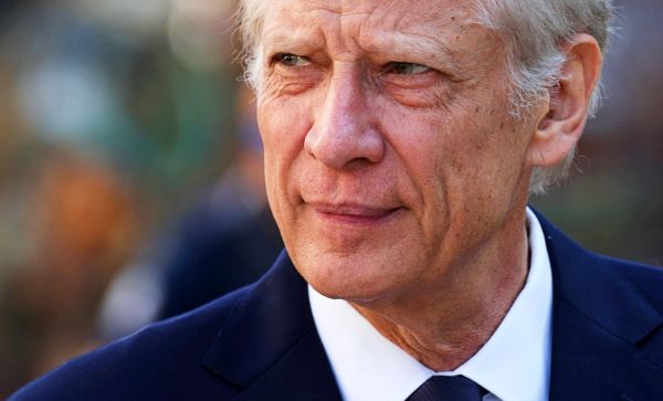 Course à l'Elysée 2027 : Dominique de Villepin s'y lance contre vents et marées
