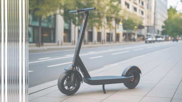 J'ai testé la trottinette électrique Niu KQi200F : performance et confort pour la ville