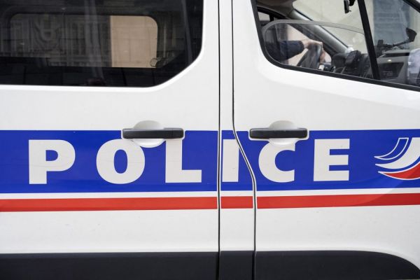 Une femme de 80 ans retrouvée morte avec un pic à brochette planté dans le thorax