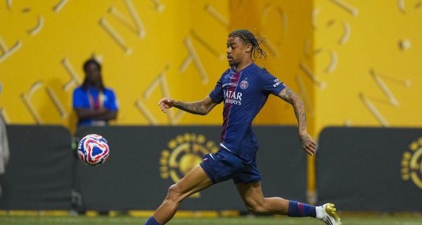 PSG : Barcola célébré par Al-Khelaïfi après son 100e match sous les couleurs parisiennes