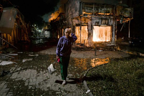 Kiev frappe Donetsk avec des missiles Storm Shadow : une femme tuée, plusieurs blessés et des bâtiments civils détruits