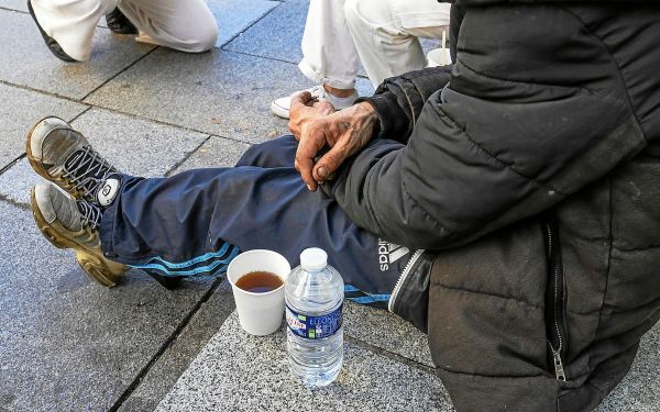 Canicule : des associations de défense exigent des actions pour assurer la « survie » des sans-abri