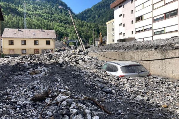 PHOTOS. "C'est terrible" : la vallée de la Maurienne touchée par une "crue exceptionnelle", les habitants se mobilisent