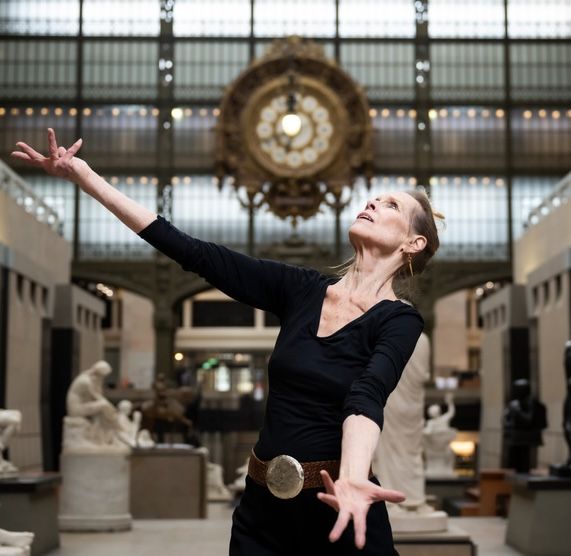 Carolyn Carlson en eaux profondes à Orsay