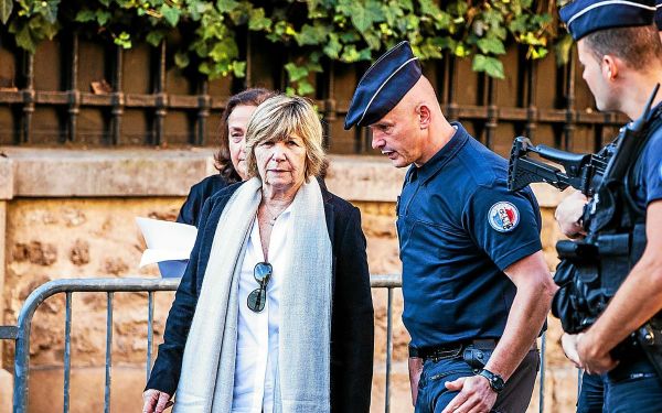 Accusée de chantage sur Karine Le Marchand, Mimi Marchand condamnée à 18 mois de prison avec sursis