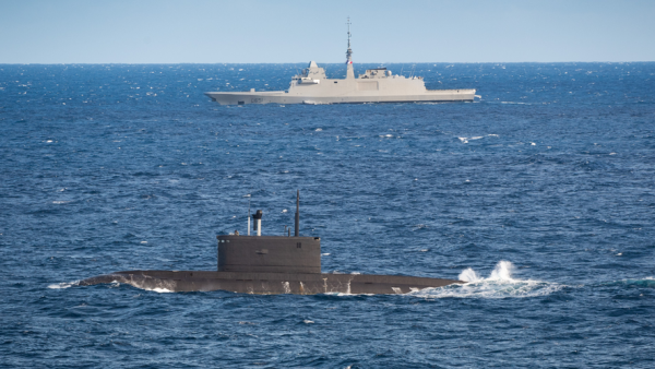 Guerre en Ukraine : le sous-marin d'attaque russe Novorossiysk repéré tout près des côtes françaises, le submersible est remonté à la surface à quelques mètres d'un chalutier