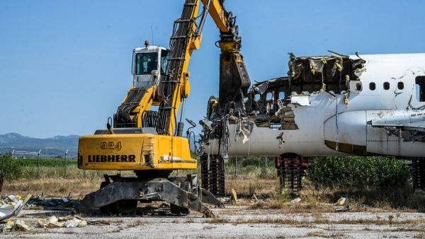 Insolite : démantelement en direct d'un Airbus A320 près de l'aéroport de Perpignan
