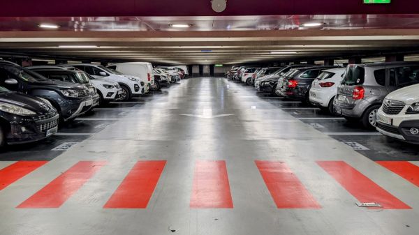 Millau reprendra la main sur le stationnement dans ses principaux parkings en 2026
