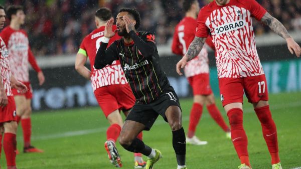 Lens : Angelo Fulgini en discussion avec Kocaelispor
