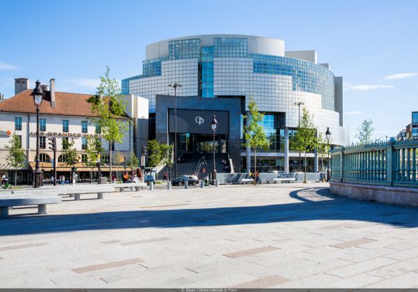 Un bal masqué : passions, complots et déguisements à l'Opéra Bastille