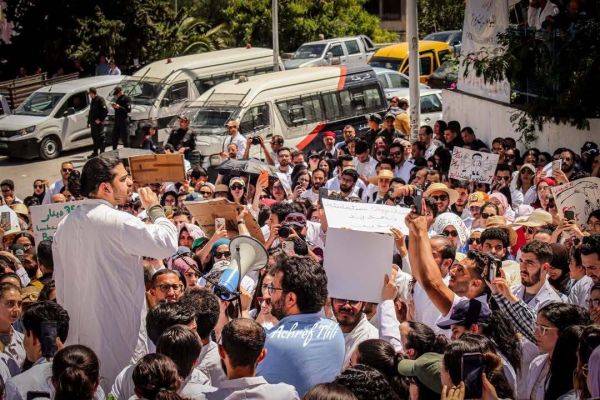 Tunisie : plus de 6 000 médecins du secteur public entament une grève de quatre jours