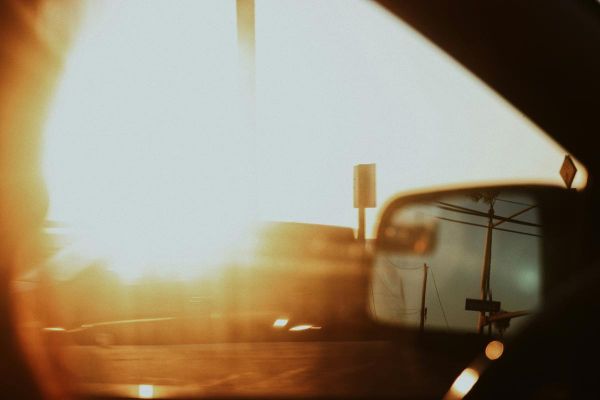 Drame sous la canicule : un enfant de 4 ans meurt enfermé dans une voiture en plein soleil
