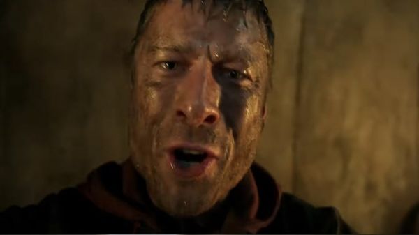 Glen Powell en prend plein la tronche dans son prochain gros rôle daction