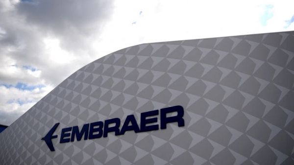 Embraer, le "petit" avionneur qui monte: le constructeur vend 55 avions à SAS et joue des coudes entre les géants Airbus et Boeing