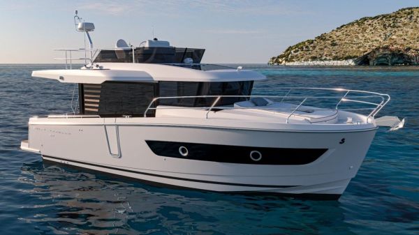Swift Trawler 37 : un modèle conçu pour la croisière semi-hauturière