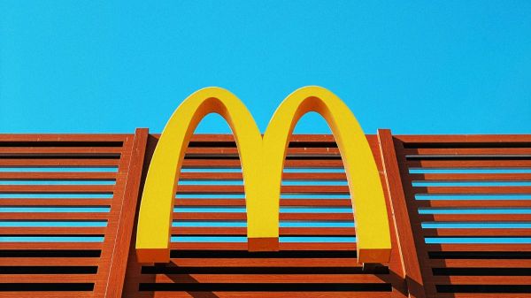 Crevettes, mangue, poutine... McDonald's se remet aux saveurs internationales