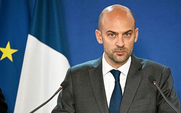 Jean-Noël Barrot, un ministre sans bagage diplomatique à la tête du Quai d'Orsay