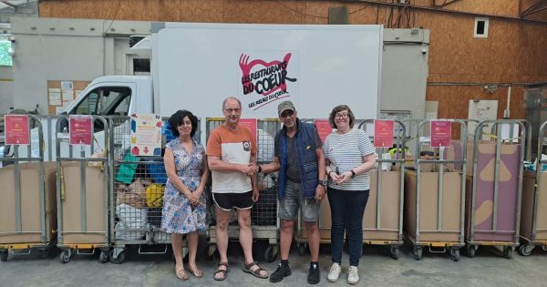 Société. Les postiers de Dijon, Pouilly-en-Auxois et Beaune ont livrés 534 kg de vêtements aux Restos du cœur