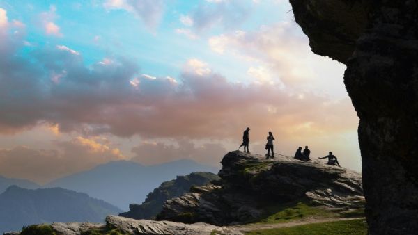 Six adolescents partis avec la mauvaise carte en randonnée disparaissent dans les Pyrénées : ils se retrouvent coincés sur une pente raide en forêt
