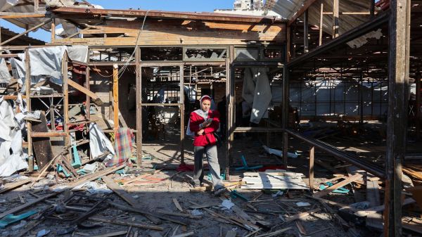 Gaza : une attaque sur un café d'intellectuels fait plusieurs morts, Israël « examine » la frappe