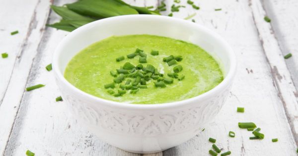 Ce velouté petits pois-menthe prêt en 5 min au Thermomix est devenu mon arme secrète anti-canicule