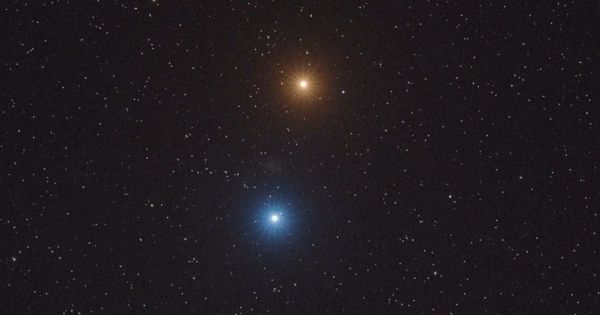 Le ciel algérien brille en rouge et bleu ce soir : un phénomène spectaculaire à observer dès 20h45