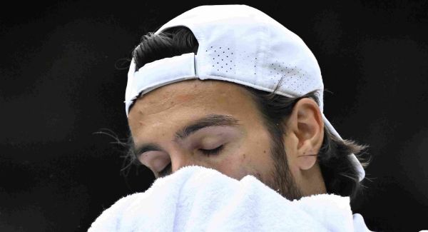 Lorenzo Musetti, demi-finaliste en titre, prend déjà la porte : « Je me sentais comme un zombie sur le court. Mon niveau était terrible, c'est comme si je n'avais jamais joué sur gazon »