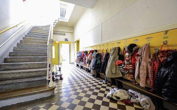 "33 degrés dans nos locaux" : les crèches et écoles lyonnaises peinent à survivre à la chaleur