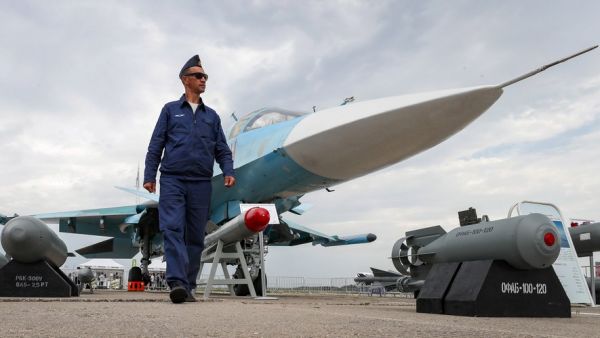 Guerre en Ukraine : le train d'atterrissage ne fonctionne plus, un bombardier SU-34 russe complètement détruit... Le 5ème en moins d'une semaine