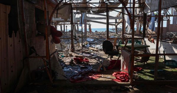 À Gaza, un missile israélien dévaste un café "plein de monde” en bord de mer