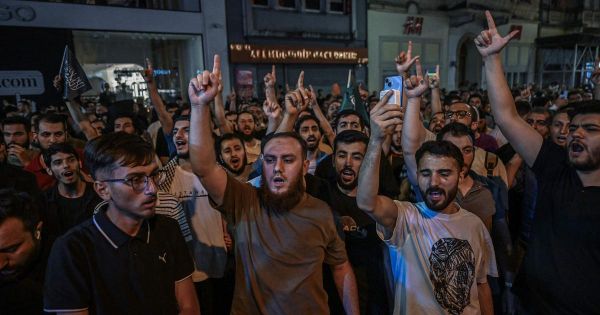 "LeMan”, dernier journal satirique turc, attaqué par des islamistes et visé par la justice