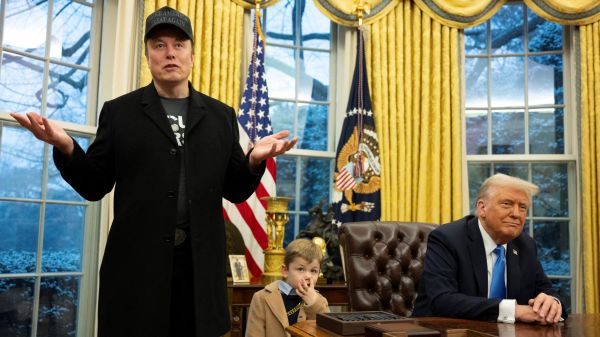 Donald Trump se lâche encore contre Elon Musk et n'exclut pas de l'expulser des États-Unis