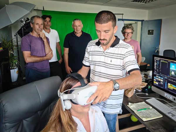« C'est de l'hypnose légère » : des casques de réalité virtuelle, conçus au Pays basque, pour apaiser les traumatismes de guerre en Ukraine