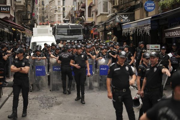 En Turquie, le journal satirique « LeMan » ciblé par les islamistes
