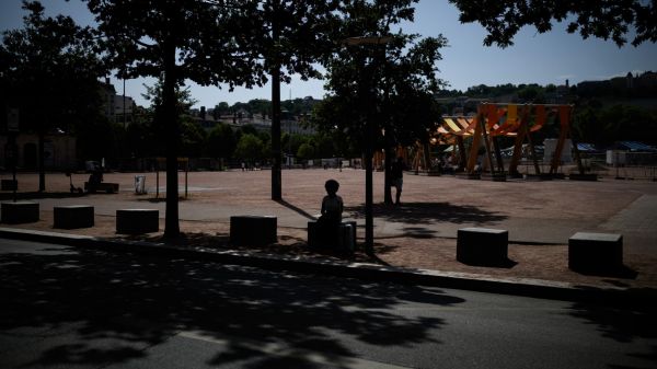 Canicule: pourquoi le pic de chaleur survient-il en fin de journée et non pas le midi?