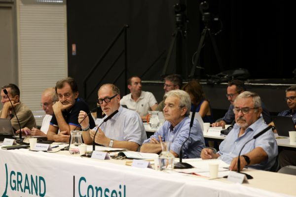 Gauche et droite unies valident les comptes du Grand Avignon, le RN s'oppose et les écologistes s'abstiennent