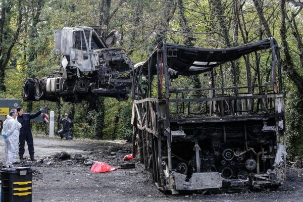 "Cette affaire n'a pas été prise au sérieux" : les familles des 43 victimes de l'accident de Puisseguin se pourvoient en cassation