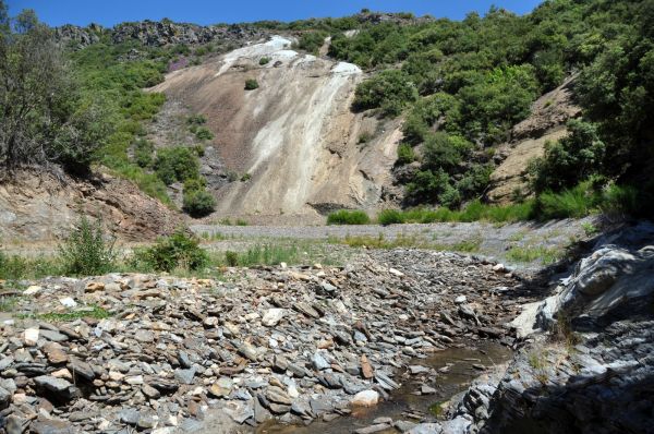 Pollution à l’arsenic dans l’Aude : la rapporteure publique reconnaît la pollution des cours d’eau