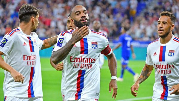 Alexandre Lacazette s'engage avec le Neom Sports Clubs
