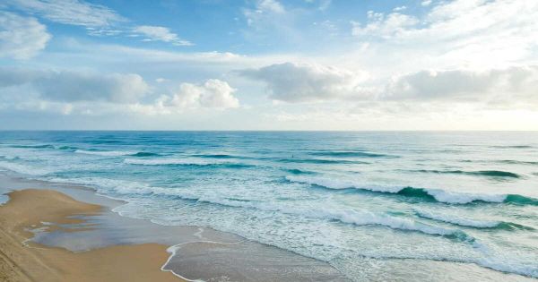 "On aurait dit un tsunami” : les images impressionnantes d'un "nuage rouleau" sur une plage du Portugal