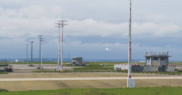 Grève de contrôleurs aériens : un quart des vols à Paris annulés jeudi, les aéroports du Sud très touchés