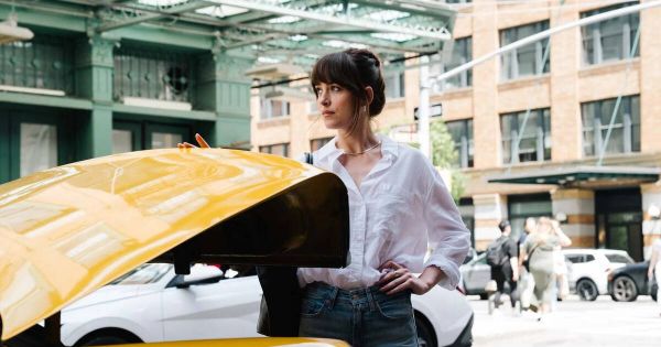 Dans «Materialists», pâle chimie entre Dakota Johnson, Pedro Pascal et Chris Evans