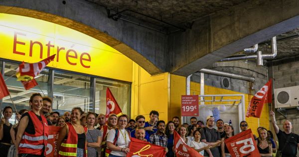 Isère. « On veut pouvoir mettre de la nourriture sur la table » : payés au Smic, les salariés d'Ikea font grève