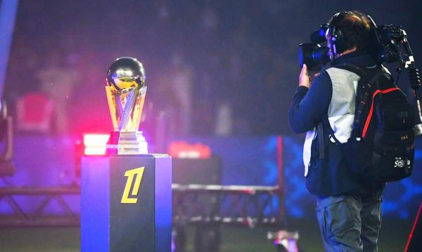 On sait à quelle chaîne il faudra s'abonner (et à quel prix) pour regarder la Ligue 1 la saison prochaine