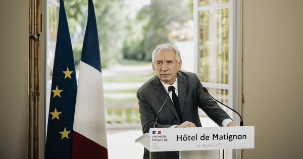 Grâce au RN, Bayrou échappe à la censure