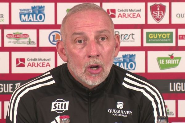 "On jouera avant tout le maintien". Eric Roy, le coach du stade brestois, et son groupe ont repris l'entraînement