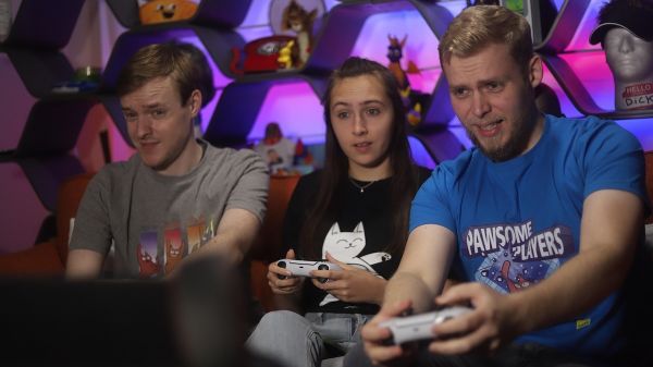 Trop heureux, il détruit une PS5 en mille morceaux: les dégâts sont hallucinants