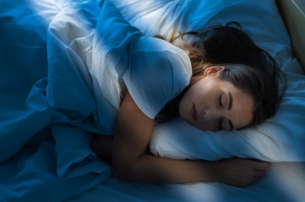 Vous dormez mal pendant la canicule ? Ce petit réflexe à adopter peut sauver votre sommeil